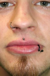Philtrum piercing - Wikipedia