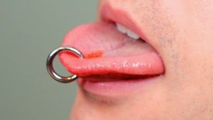 zungenpiercing segment ring clicker tongue ring